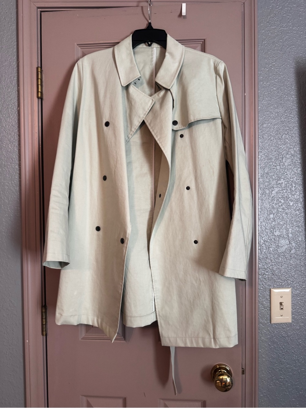 Burberry Cream Coat with Black Logo Patch - Picture 1 of 9